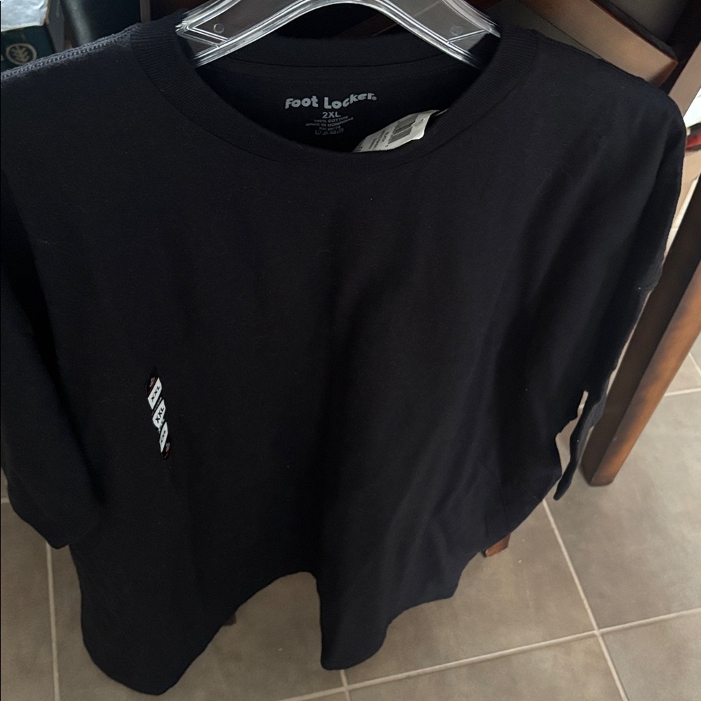 Foot Locker men’s black Xxl t shirt NWT